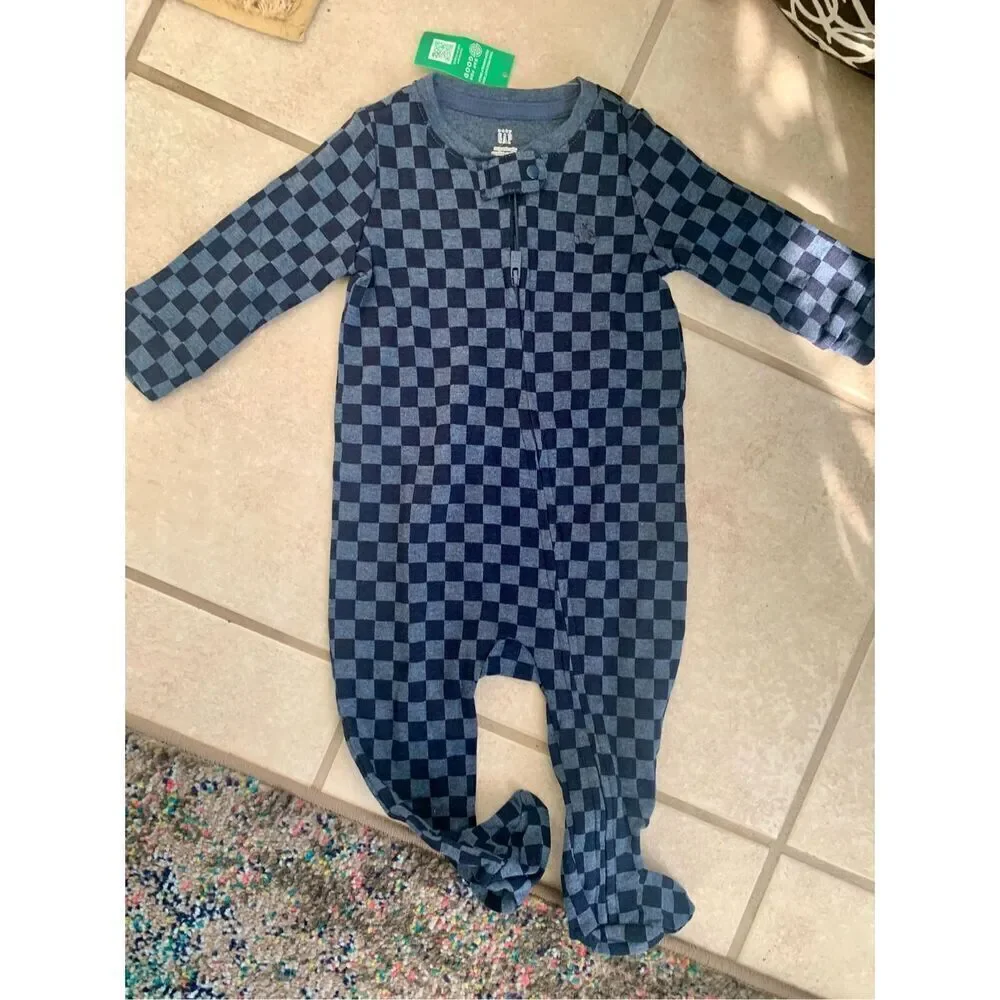Bundle of 2 Sleepers (Carters & GAP) NWT